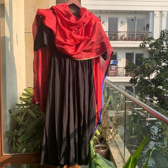 NEVER WORN: BUNAAI fullllll flare Anarkali kurta with wide leg pants. Size L. - Picture 10 of 10